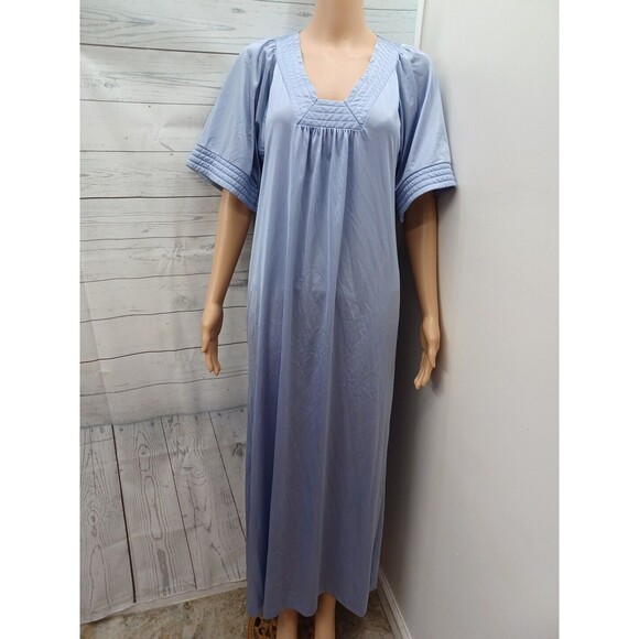 Vintage Vanity Fair Womens Small Pink Nightgown Nylon Made in USA - Picture 1 of 9